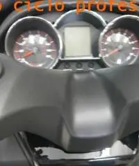 KYMCO Downtown 300i ABS SCONTO €. 700 KM ZERO NUOVO di fabbrica