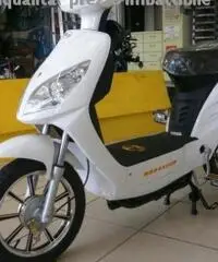 SCOOTER ELETTRICO SENZA PATENTINO MONTA LA SALITA
