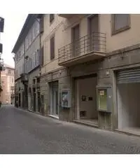 Viterbo Centro ZTL, Negozio 90mq doppia vetrina Viterbo Centro ZTL, Negozio 90mq doppia vetrina