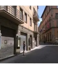 Viterbo Centro ZTL, Negozio 90mq doppia vetrina Viterbo Centro ZTL, Negozio 90mq doppia vetrina
