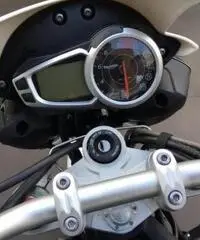 TRIUMPH Speed Triple 1050 speed triple TRIUMPH Speed Triple 1050 speed triple