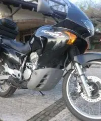 Honda Transalp 650 del 2000, km 41.000, colore nero Honda Transalp 650 del 2000, km 41.000, colore nero