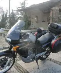 Honda Transalp 650 del 2000, km 41.000, colore nero Honda Transalp 650 del 2000, km 41.000, colore nero