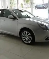 Alfa Romeo Giulietta 1.6 Jtdm-2 105 CV Distinctive Alfa Romeo Giulietta 1.6 Jtdm-2 105 CV Distinctive