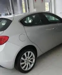 Alfa Romeo Giulietta 1.6 Jtdm-2 105 CV Distinctive Alfa Romeo Giulietta 1.6 Jtdm-2 105 CV Distinctive