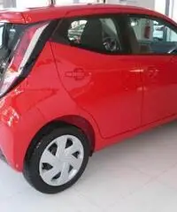 Aygo 1.0Vvt-i 69CV5Porte X-play Aygo 1.0Vvt-i 69CV5Porte X-play
