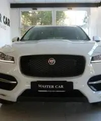 Jaguar F-pace 2.0d 180 CV R-sport Jaguar F-pace 2.0d 180 CV R-sport