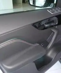 Jaguar F-pace 2.0d 180 CV R-sport Jaguar F-pace 2.0d 180 CV R-sport