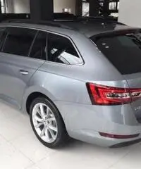 Skoda Superb Station Wagon Superb 2.0 TDI SCR DSG Wagon Executive