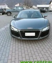 AUDI R8 4.2 V8 FSI quattro S tronic AUDI R8 4.2 V8 FSI quattro S tronic