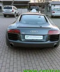 AUDI R8 4.2 V8 FSI quattro S tronic AUDI R8 4.2 V8 FSI quattro S tronic
