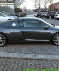 AUDI R8 4.2 V8 FSI quattro S tronic AUDI R8 4.2 V8 FSI quattro S tronic