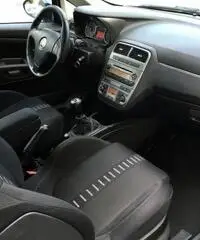 Fiat Grande Punto 1.4 T-Jet SPORT VetriOsc SPOILER Cerchi17 MINIGONN Fiat Grande Punto 1.4 T-Jet SPORT VetriOsc SPOILER Cerchi17 MINIGONN