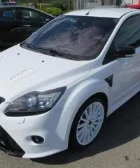 FORD Focus 2.5T 305CV 3p. RS Navi Pelle Xenon WRC AUTO FORD Focus 2.5T 305CV 3p. RS Navi Pelle Xenon WRC AUTO