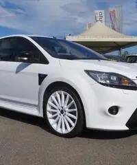 FORD Focus 2.5T 305CV 3p. RS Navi Pelle Xenon WRC AUTO FORD Focus 2.5T 305CV 3p. RS Navi Pelle Xenon WRC AUTO