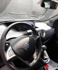 Lancia Ypsilon 1.2 69 CV 5 porte Gold X NEOPATENTATI