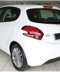PEUGEOT 208 PureTech 82 5 porte Active PEUGEOT 208 PureTech 82 5 porte Active