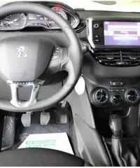 PEUGEOT 208 PureTech 82 5 porte Active PEUGEOT 208 PureTech 82 5 porte Active