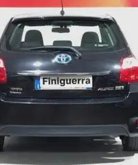 TOYOTA Auris 1.8 Hybrid 5 porte Active TOYOTA Auris 1.8 Hybrid 5 porte Active
