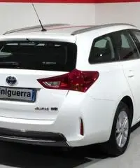 TOYOTA Auris Touring Sports 1.8 Hybrid Active Eco TOYOTA Auris Touring Sports 1.8 Hybrid Active Eco