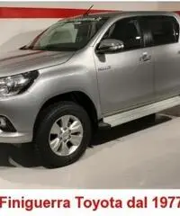TOYOTA Hilux 2.4 D-4D 4WD 4 porte Double Cab Lounge TOYOTA Hilux 2.4 D-4D 4WD 4 porte Double Cab Lounge