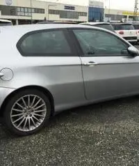 ALFA ROMEO 147 1.9 JTD (115 CV) cat 3p. Distinctive + cerchi  ALFA ROMEO 147 1.9 JTD (115 CV) cat 3p. Distinctive + cerchi