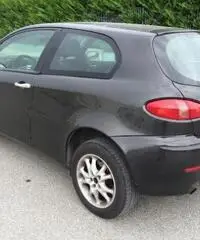 ALFA ROMEO 147 1.9 JTD (115 CV) cat 3p. Distinctive Interno Pelle ALFA ROMEO 147 1.9 JTD (115 CV) cat 3p. Distinctive Interno Pelle