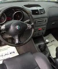 ALFA ROMEO 147 1.9 JTD (115 CV) cat 3p. Distinctive Interno Pelle ALFA ROMEO 147 1.9 JTD (115 CV) cat 3p. Distinctive Interno Pelle