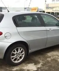 ALFA ROMEO 147 1.9 JTD (115 CV) cat 5p. Distinctive UNICO PROPR. ALFA ROMEO 147 1.9 JTD (115 CV) cat 5p. Distinctive UNICO PROPR.