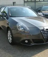 ALFA ROMEO Giulietta 1.6 JTDm-2 105 CV Distinctive ALFA ROMEO Giulietta 1.6 JTDm-2 105 CV Distinctive