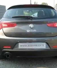 ALFA ROMEO Giulietta 1.6 JTDm-2 105 CV Distinctive ALFA ROMEO Giulietta 1.6 JTDm-2 105 CV Distinctive