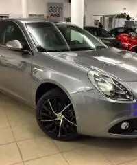 ALFA ROMEO Giulietta 1.6 JTDm 120 CV SUPER +Navi+Vetri scuri+ ALFA ROMEO Giulietta 1.6 JTDm 120 CV SUPER +Navi+Vetri scuri+
