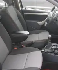 DACIA Duster 1.5 dCi 110CV 4x4 Lauréate DACIA Duster 1.5 dCi 110CV 4x4 Lauréate