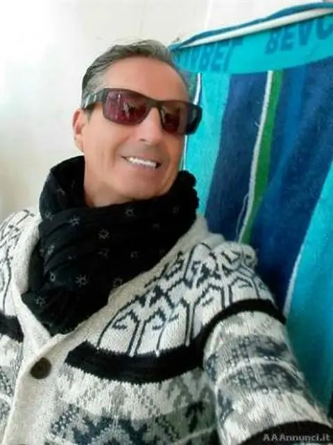 Cerco una persona ... sensibile che crede all'amore. Cerco una persona ... sensibile che crede all'amore.