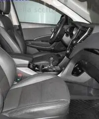 HYUNDAI Santa Fe 2.2 CRDI VGT A/C COMFORT 4WD-Garantita!!! HYUNDAI Santa Fe 2.2 CRDI VGT A/C COMFORT 4WD-Garantita!!!