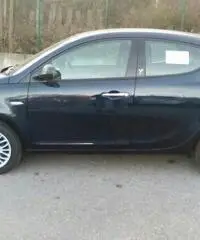 LANCIA Ypsilon 1.2 69 CV 5 porte Silver