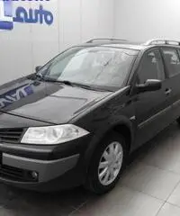 RENAULT Megane GRANTOUR LUXE 2.0i CV135-No garanzia!! RENAULT Megane GRANTOUR LUXE 2.0i CV135-No garanzia!!