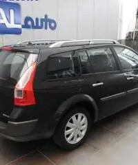 RENAULT Megane GRANTOUR LUXE 2.0i CV135-No garanzia!! RENAULT Megane GRANTOUR LUXE 2.0i CV135-No garanzia!!