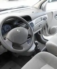 RENAULT Megane Scénic Evol. 1.6 16V cat Expression RENAULT Megane Scénic Evol. 1.6 16V cat Expression