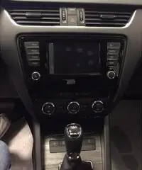 SKODA Octavia 2.0 TDI CR 4x4 DSG Wagon Scout