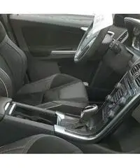 Volvo XC60 D4 AWD Geartronic R-design Kinetic - KM0 Volvo XC60 D4 AWD Geartronic R-design Kinetic - KM0