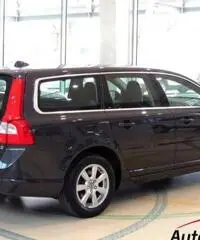 VOLVO V70 2.0 D3 ''MOMENTUM'' GEARTRONIC VOLVO V70 2.0 D3 ''MOMENTUM'' GEARTRONIC