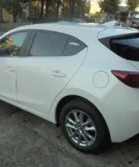 MAZDA 3 1.5 105 CV Skyactiv-D *KM ZERO* Evolve MAZDA 3 1.5 105 CV Skyactiv-D *KM ZERO* Evolve