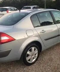 RENAULT Megane Mégane 1.9 dCi 5p. Confort Authentique RENAULT Megane Mégane 1.9 dCi 5p. Confort Authentique