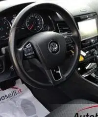 VOLKSWAGEN TOUAREG 3.0 V6 TDI BLUEMOTION 245 CV VOLKSWAGEN TOUAREG 3.0 V6 TDI BLUEMOTION 245 CV