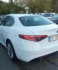 ALFA ROMEO Giulia 2.2 Turbodiesel 150 CV Super ALFA ROMEO Giulia 2.2 Turbodiesel 150 CV Super
