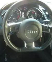 AUDI R8 5.2 V10 FSI quattro R tronic AUDI R8 5.2 V10 FSI quattro R tronic