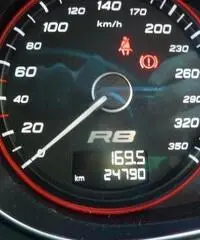 AUDI R8 5.2 V10 FSI quattro R tronic AUDI R8 5.2 V10 FSI quattro R tronic