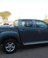 ISUZU D-Max 2.5 Crew Cab Solar 4WD