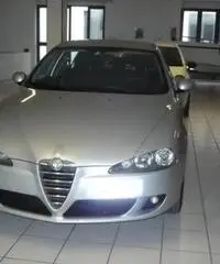 Alfa Romeo 147 1.9 JTD 5P. Distinctive Alfa Romeo 147 1.9 JTD 5P. Distinctive